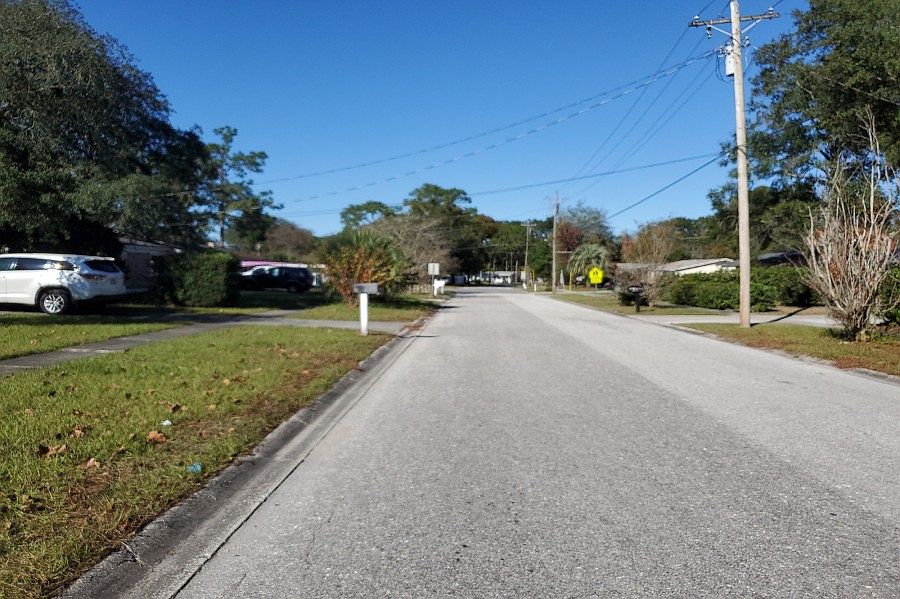 1st image of 121 Hercules Dr E