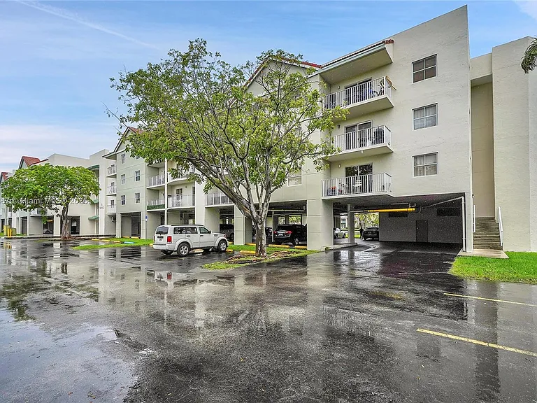 8260 SW 210th St #201 — Photo 32