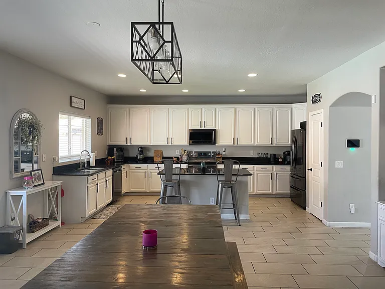 12376 W Sells Dr — Photo 4