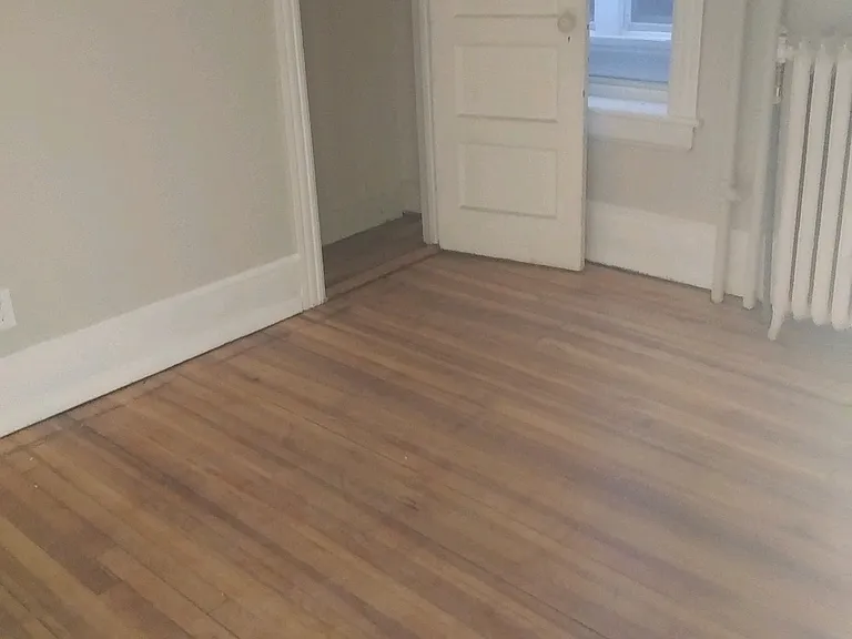 46 S Clinton St — Photo 2