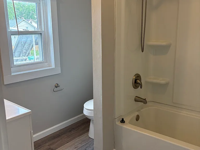 150 Front St SW — Photo 7