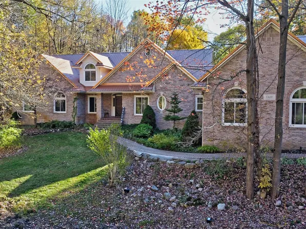 1320 Hosner Rd, Oxford, MI 48370