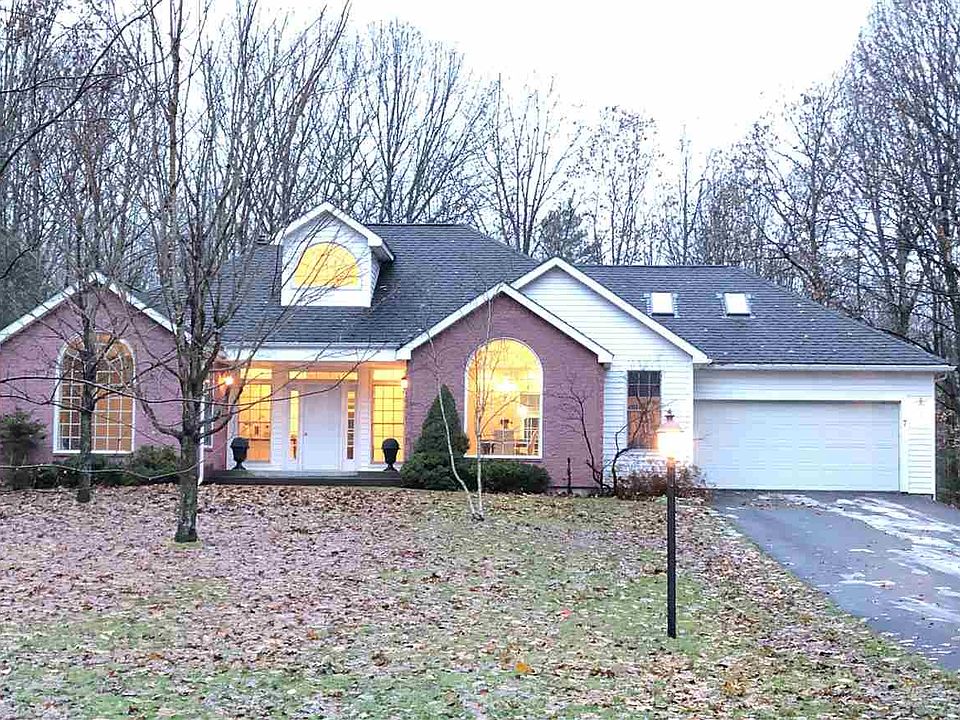 1st image of 7 Whippoorwill Ln