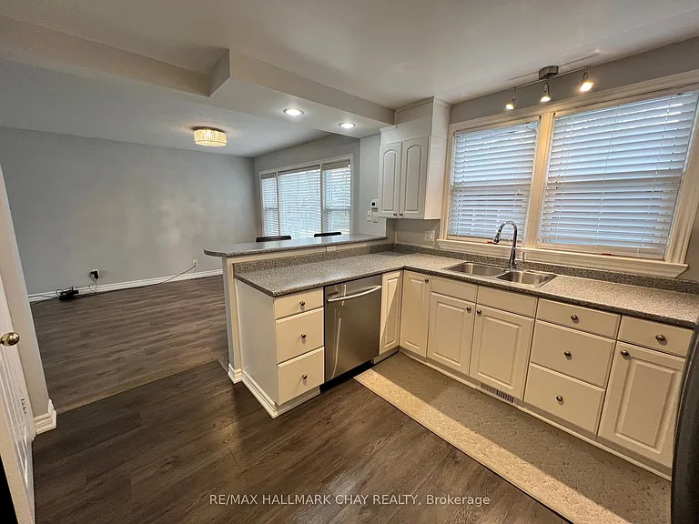 10 Bowman Ave #A — Photo 5