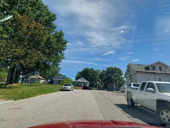 Exterior Neighborhood (street photo)