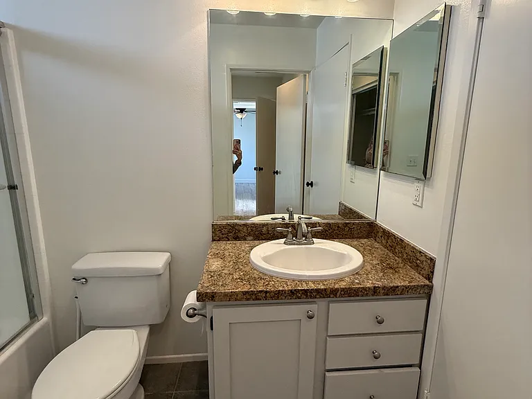 10330 Riverside Dr #B — Photo 16