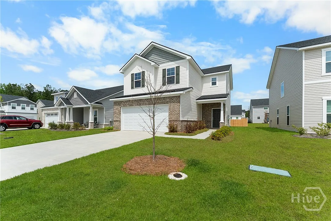 4 bed, 2.5 bath, 2005 sqft, $2,400 — Photo 2