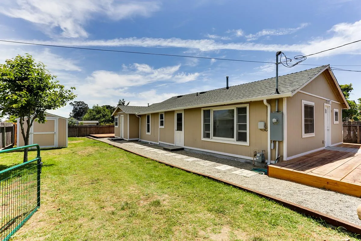 12 Hatton Ave photo 1