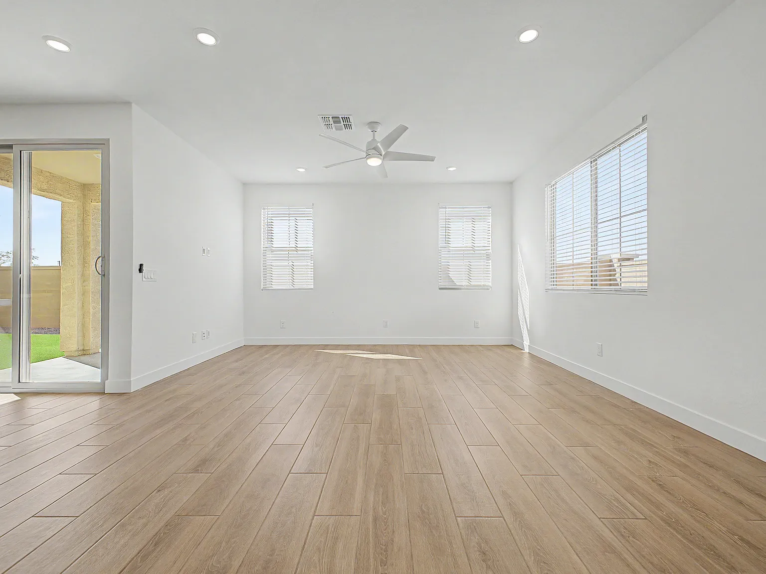 4 bed, 2209 sqft, $3,100 — Photo 3