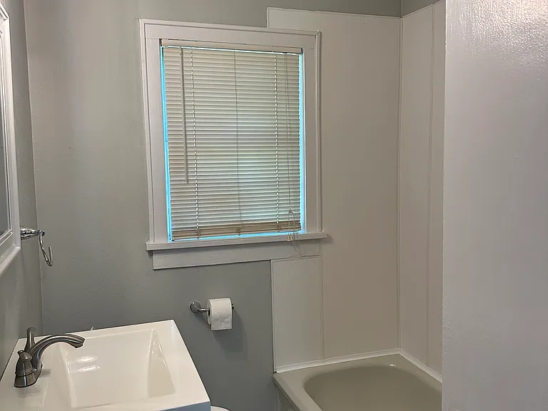 616 Watkins St — Photo 7