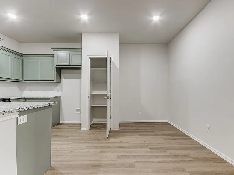 1541 Pavy Pkwy — Photo 5