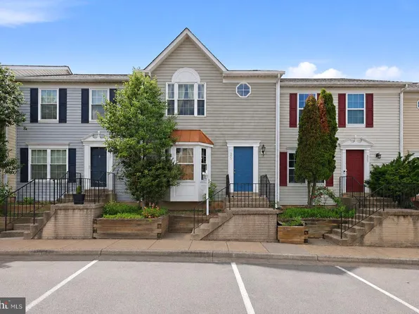 305 Moseby Ct, Manassas Park, VA 20111