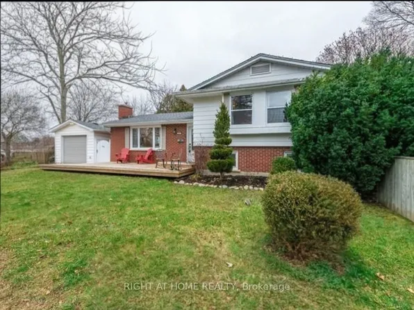 90 Chapple Hill Rd S, London, ON N6G 2H3