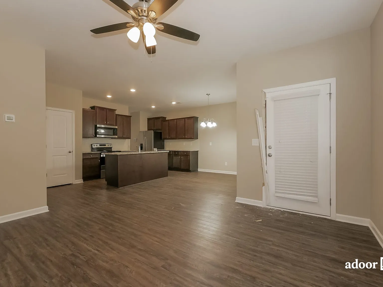 4 bed, 2.5 bath, 1705 sqft, $2,045 — Photo 3