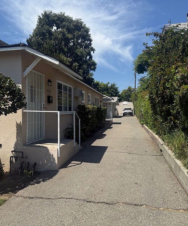 1st image of 1125 Elm Ave