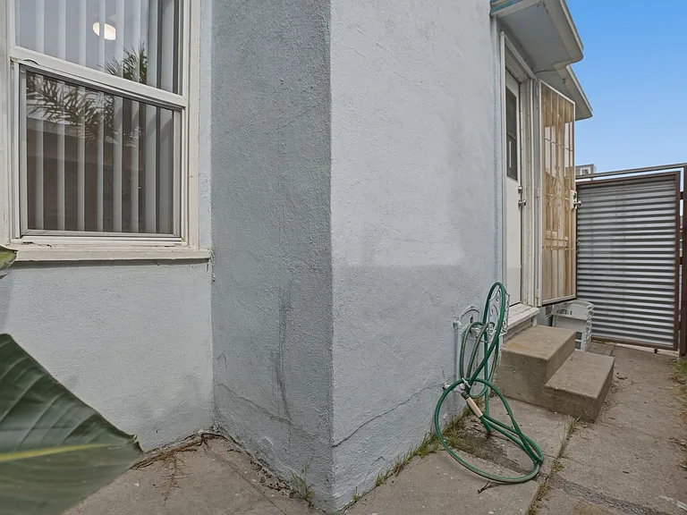 2317-2321 Ocean Park Blvd — Photo 26