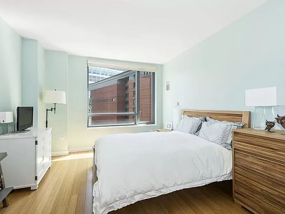 4th image of 2 River Ter APT 11M