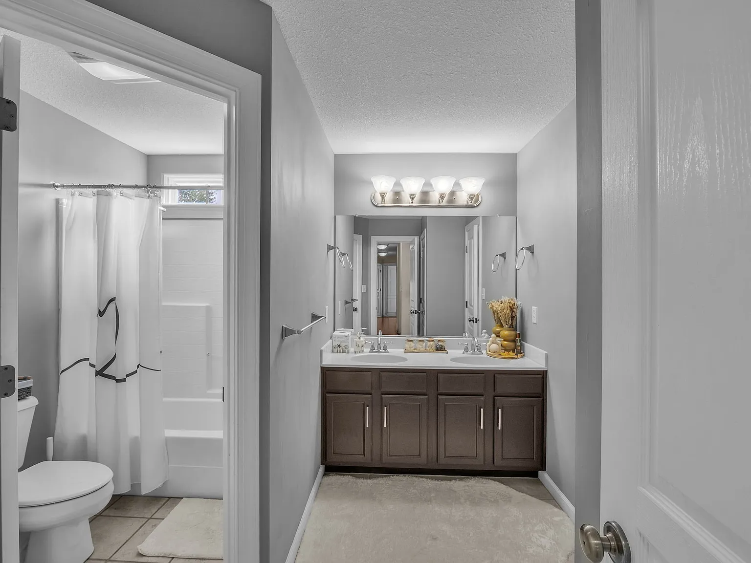 6 bed, 3571 sqft, $5,500 — Photo 3