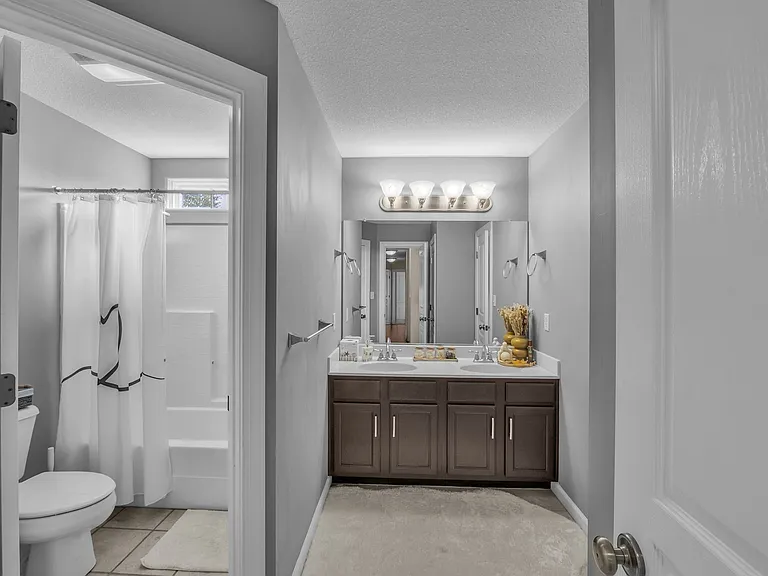 2404 Caitlan Loch Ln — Photo 3