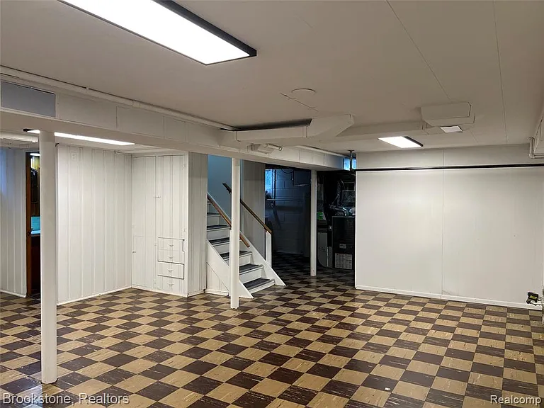 310 Albany St — Photo 29