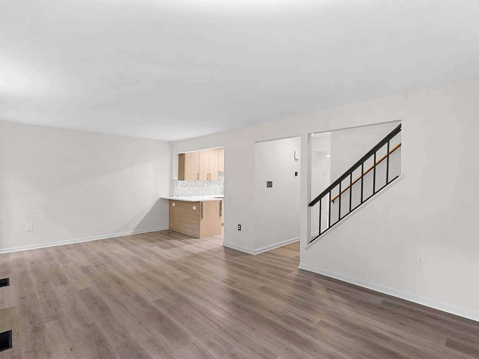 3 bed, 3.5 bath, 1691 sqft, $3,200 — Photo 3