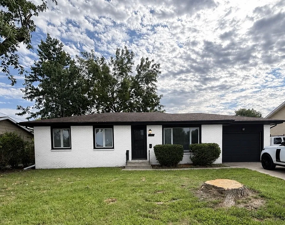 3 bed, 1000 sqft, $2,200 — Photo 1