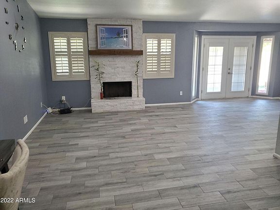 2nd image of 860 N Rogers