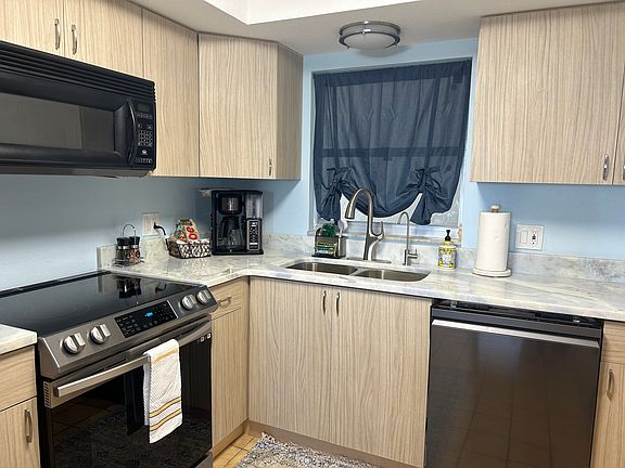 5th image of 11000 Gulf Blvd APT 1004