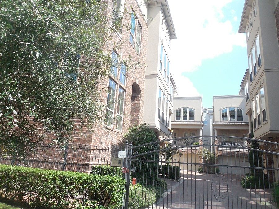 1st image of 1833 Oakdale St