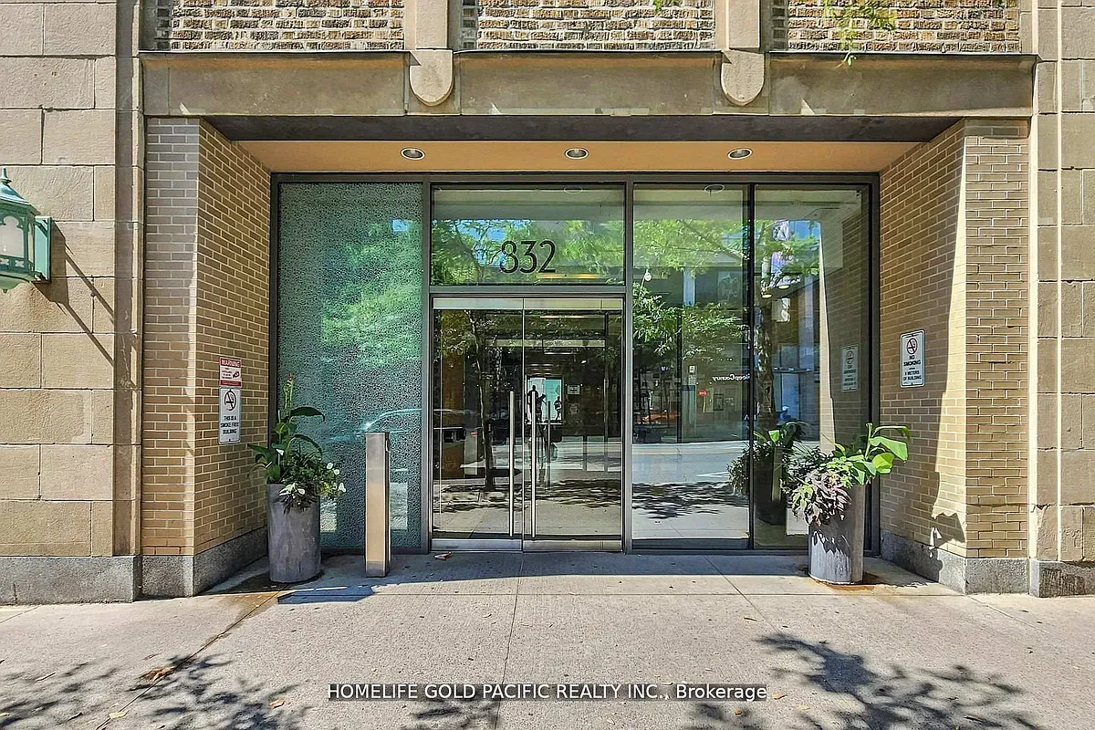 Building Photo - 832 Bay St #1202