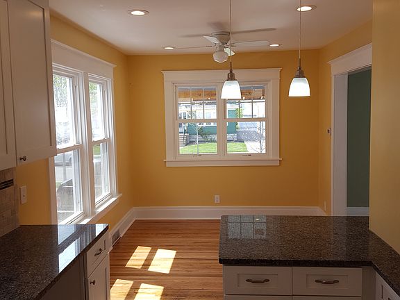 4th image of 207 Norwalk Ave