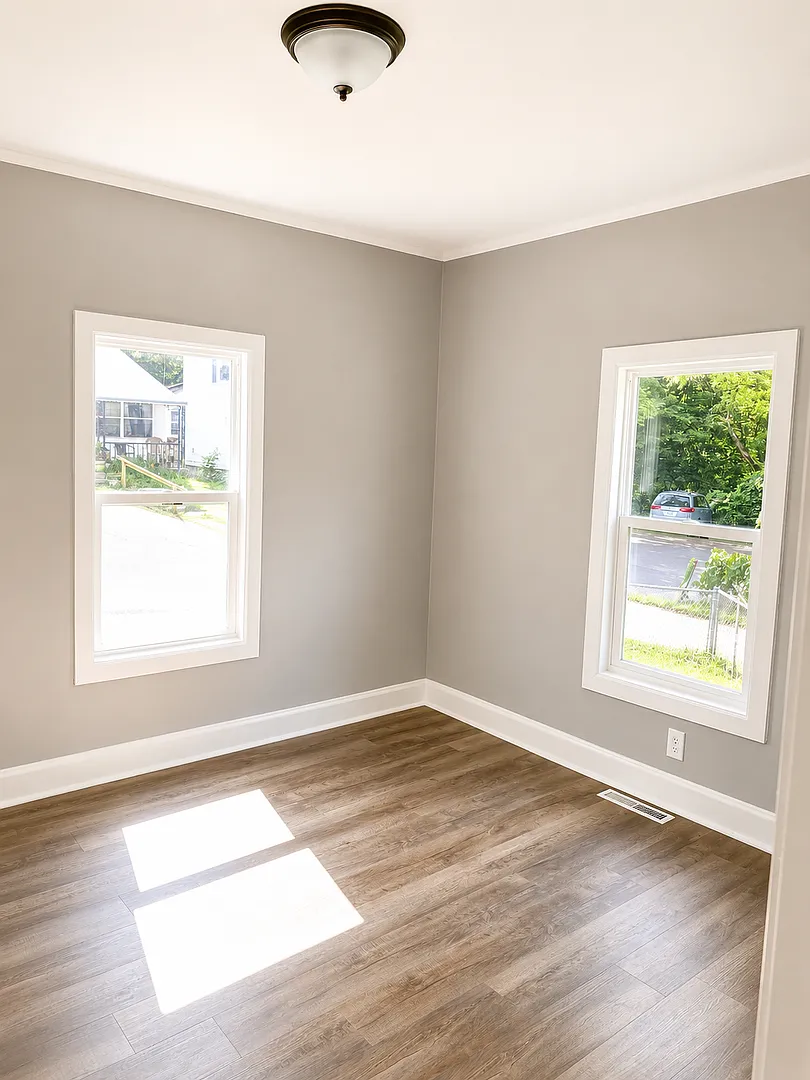 Spacious 3BR South Columbus Home with Sunroom, Full Basement, Garage, and Large Yard! — Photo 4
