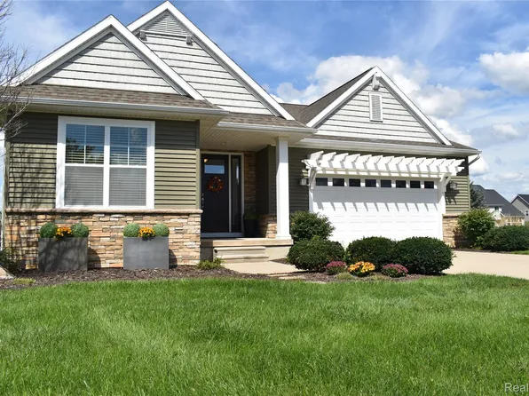 1281 Cambridge Cir, Williamston, MI 48895