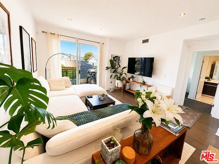7857 W Manchester Ave #Penthouse 6 — Photo 16