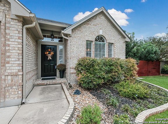 2nd image of 1818 Oakline Dr