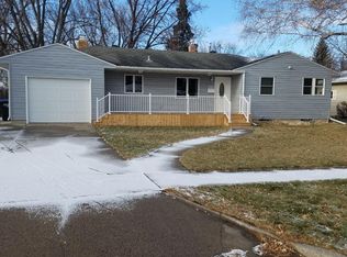 2824 Edgewood Dr N, Fargo, ND 58102