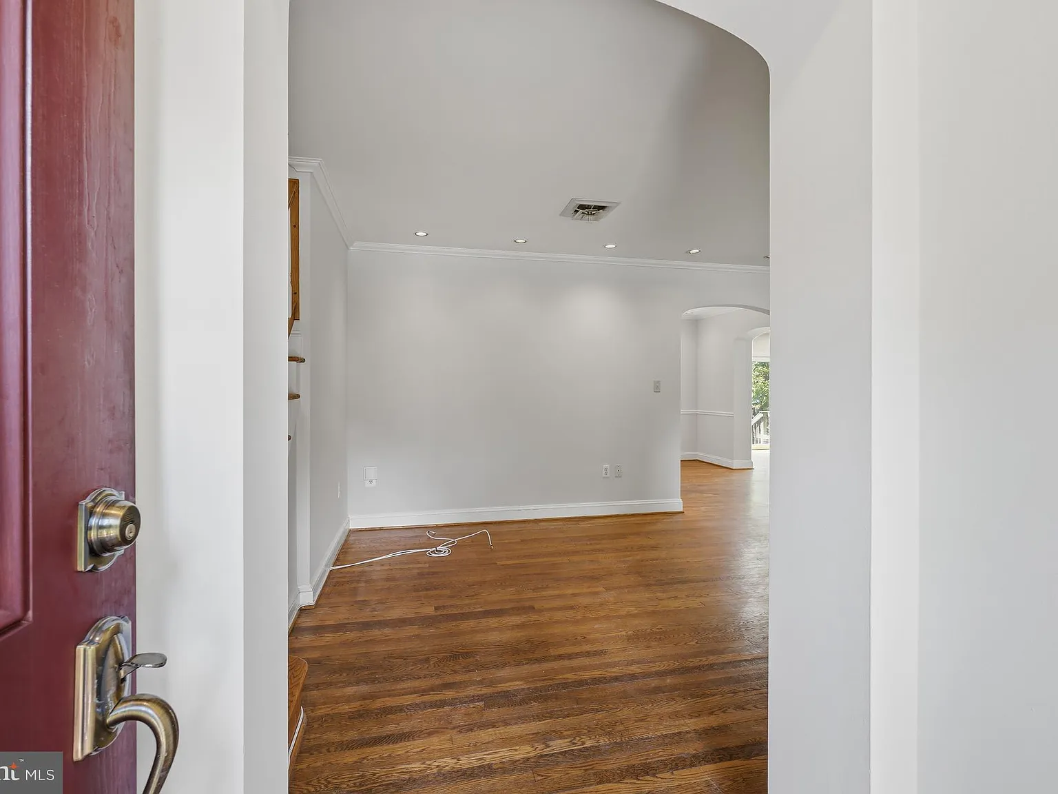 3 bed, 4.0 bath, 2900 sqft, $4,995 — Photo 3