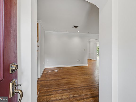 3rd image of 8222 Larry Pl