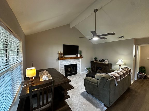 3rd image of 111 Shiloh Dr