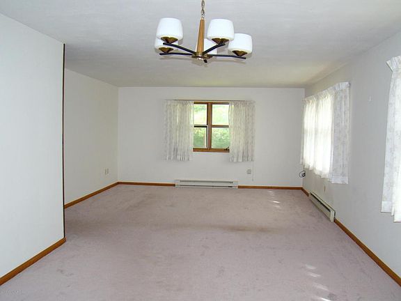 4th image of 112 E Elm St