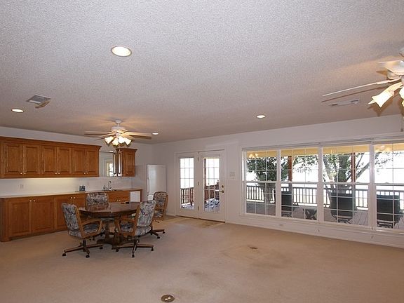 4th image of 1048 Welch Ln
