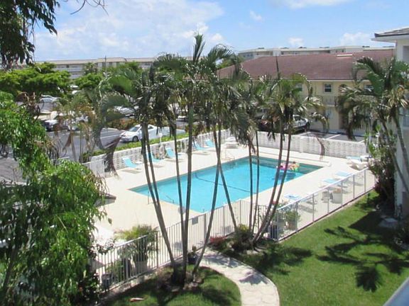 2nd image of 37 Yacht Club Dr APT 206