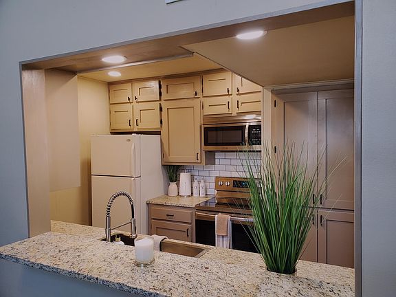 2nd image of 105 Brentwood Dr #105