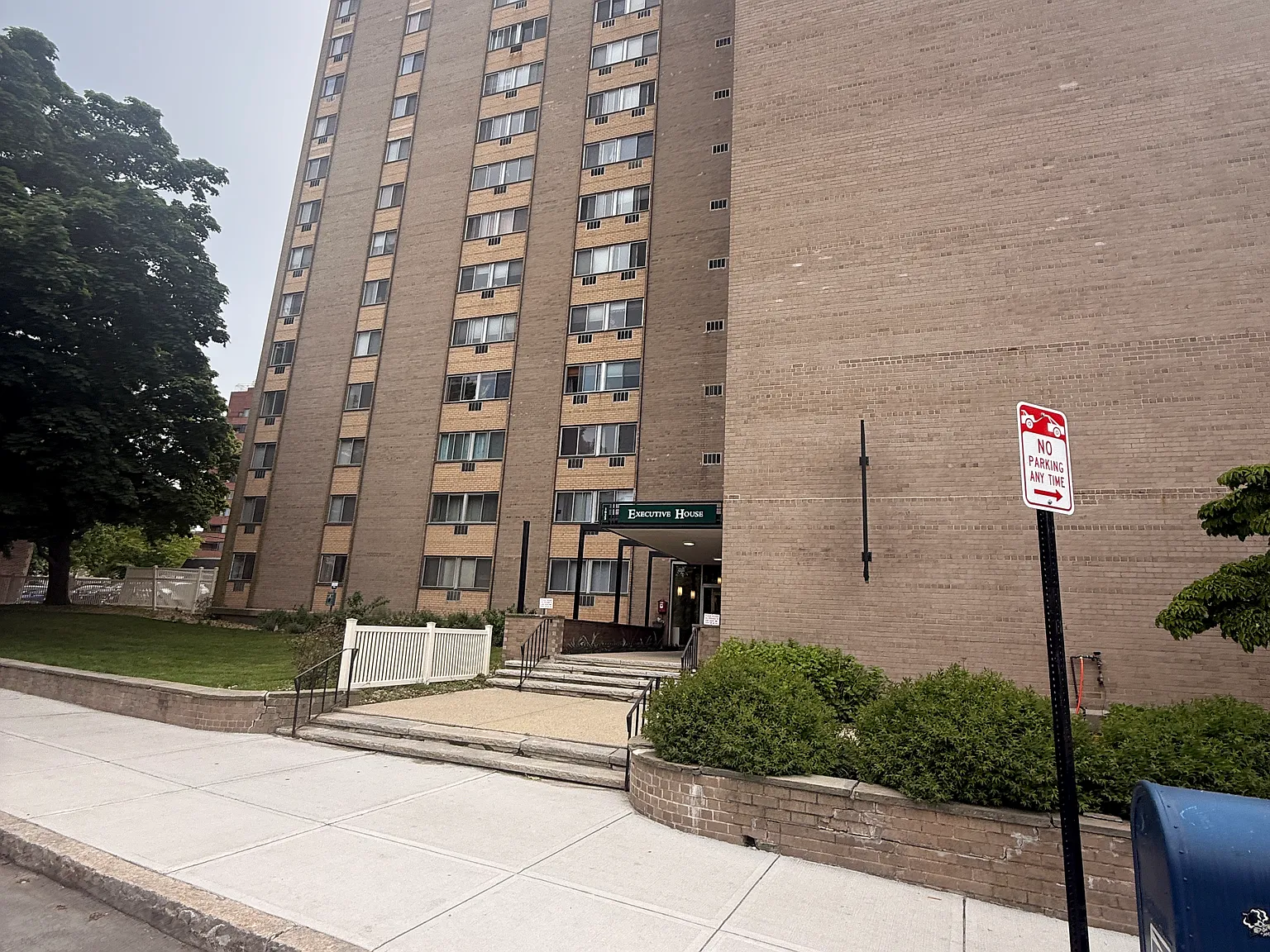 1 bed, 950 sqft, $2,400 — Photo 2