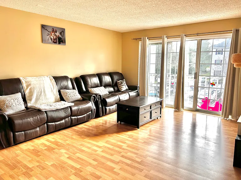 465 Northam Dr — Photo 2