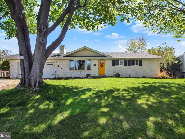 2640 Belaire Rd, Bethlehem, PA 18017