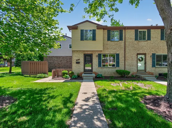 141 Sheffield Dr, Saline, MI 48176
