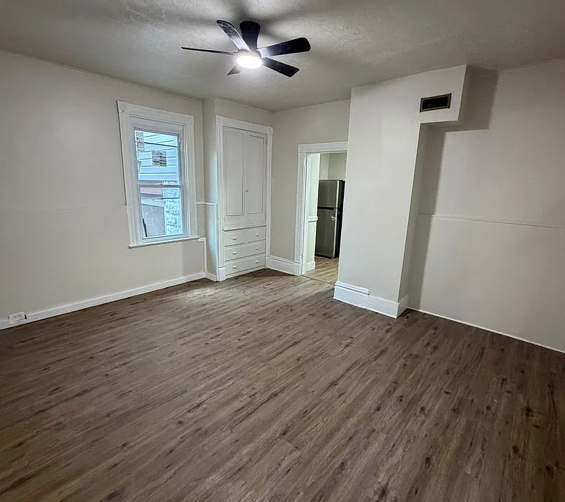 1607 Lynn Ave