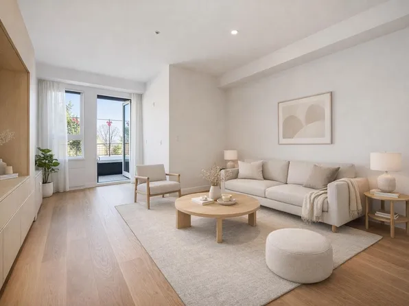 2471 Saint George St #422, Vancouver, BC V5T 3R1