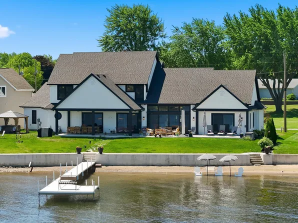 275 E 680th Ln S, Wolcottville, IN 46795